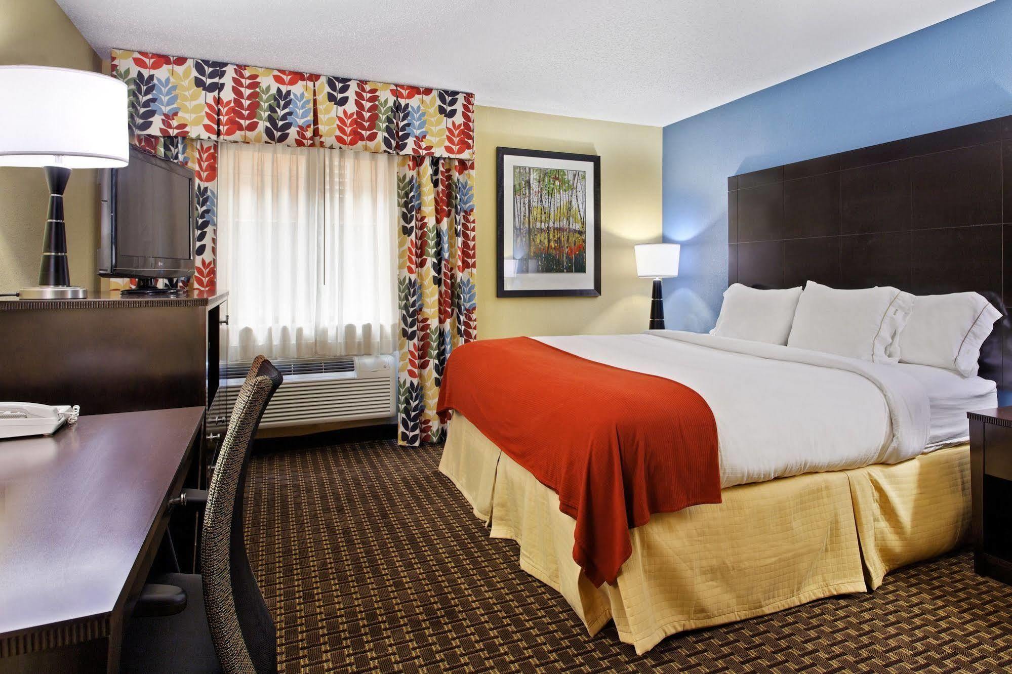 Holiday Inn Express Hotel Fort Campbell-Oak Grove By Ihg Dış mekan fotoğraf