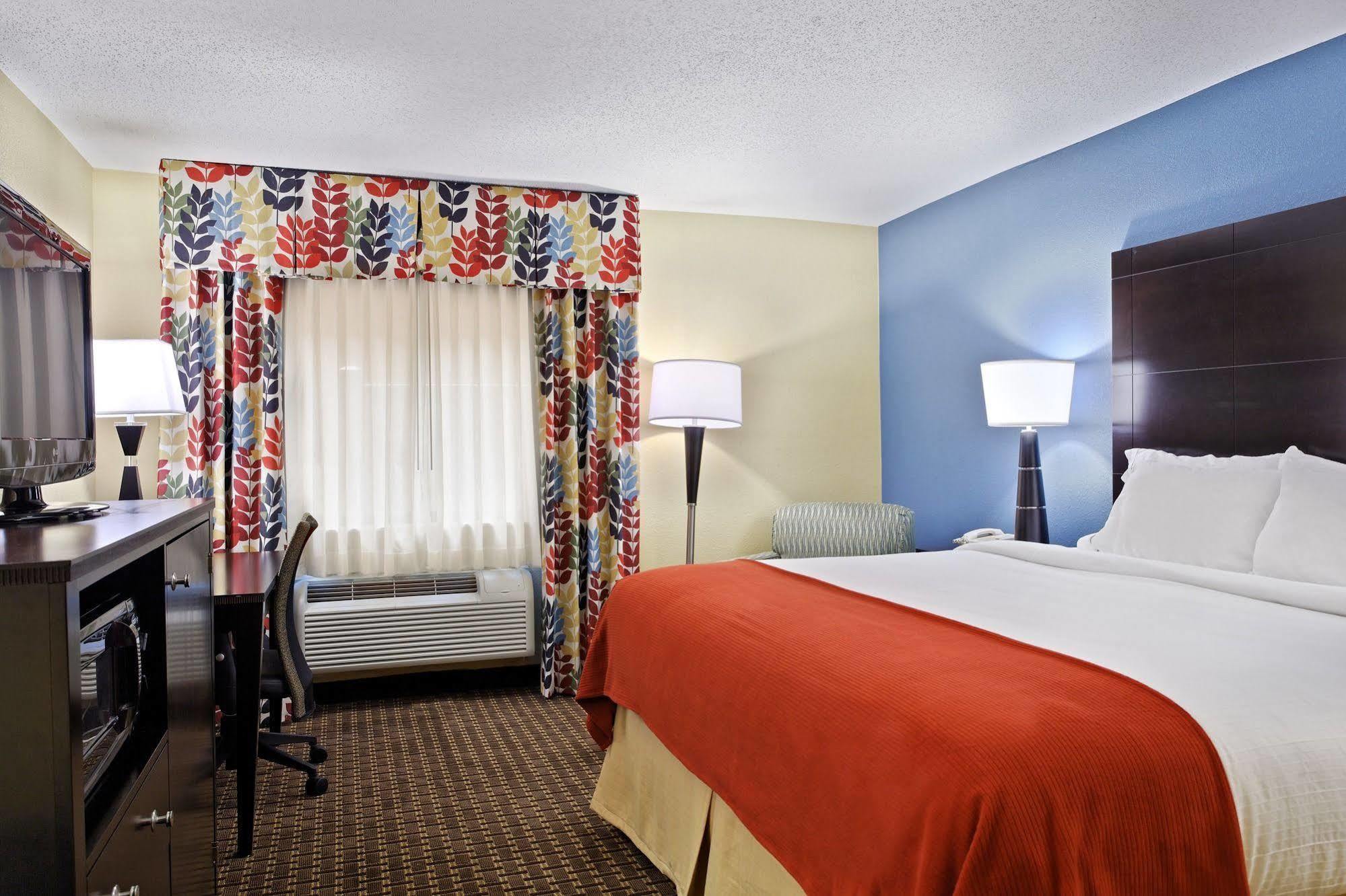 Holiday Inn Express Hotel Fort Campbell-Oak Grove By Ihg Dış mekan fotoğraf